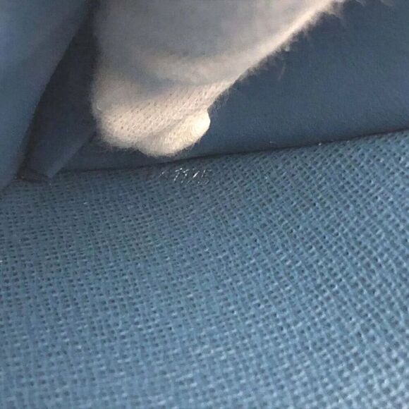 Louis Vuitton Taiga Vertical Leather Zippy Around Long Wallet/4AE0519 - Picture 8 of 8